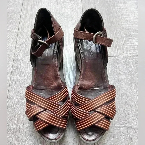 Robert Clergerie Brown Leather Strappy Platform
Sandals Size 8.5 - Picture 2 of 5